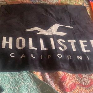 Hollister black and white towel